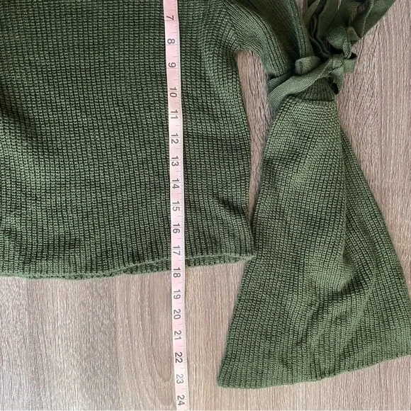 SILENCE + Noise Urban outfitters Olive green bell sleeve cropped crew sweater - Picture 12 of 12